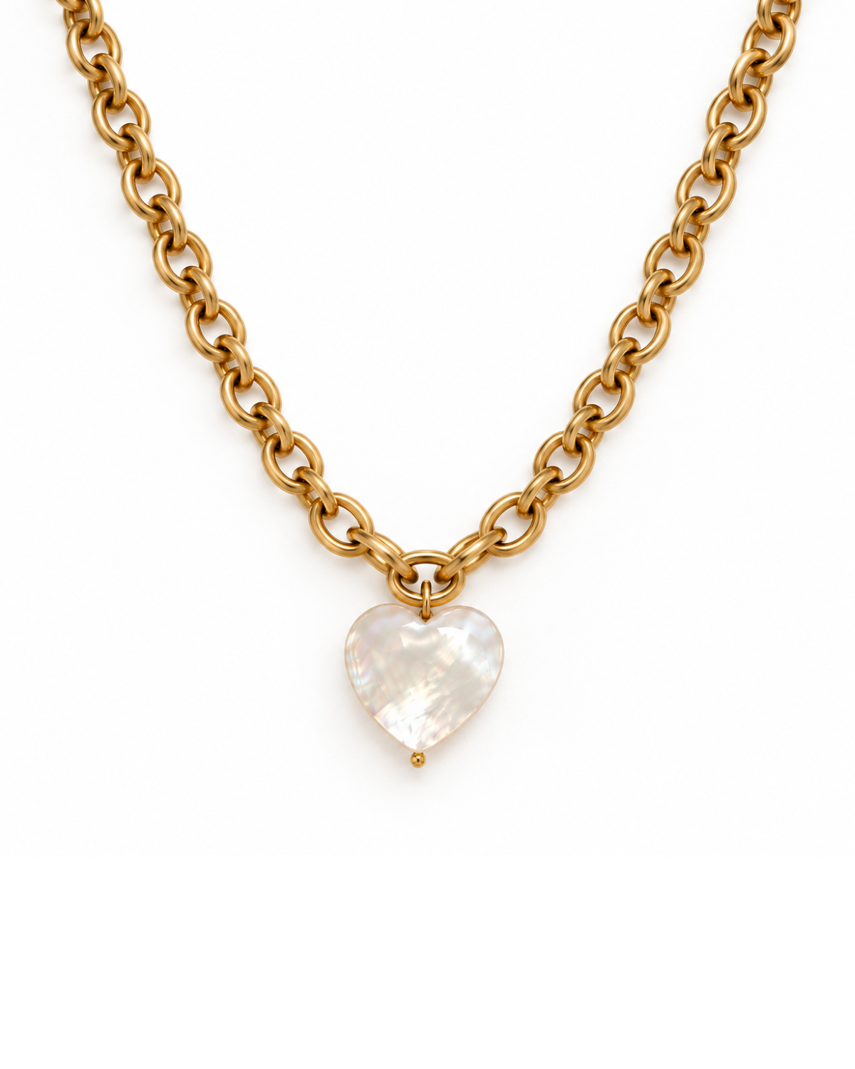 The amour necklace details. Product photo white background. By Lalinde.